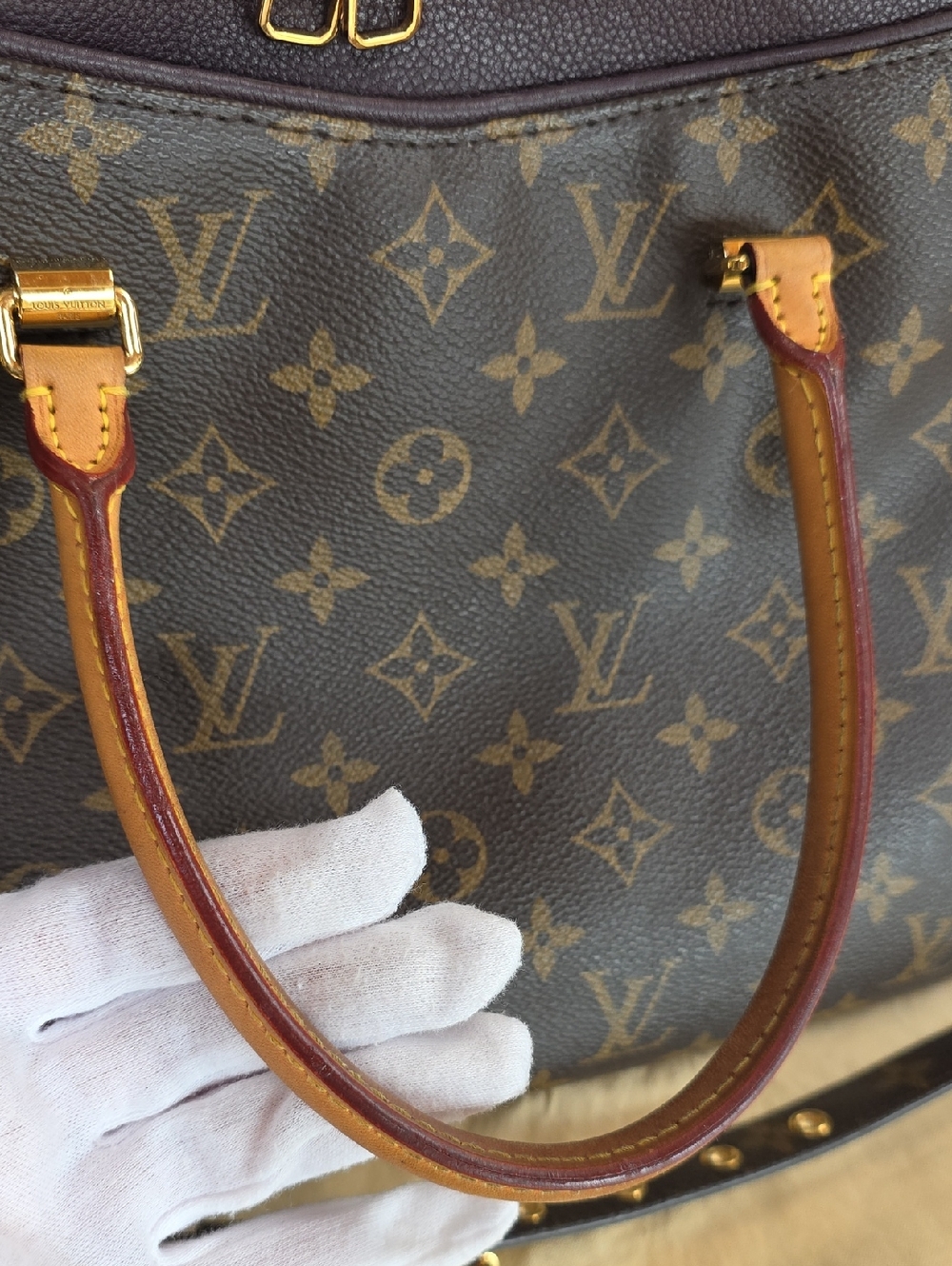 Louis Vuitton Pallas MM Satchel - Picture 14 of 16